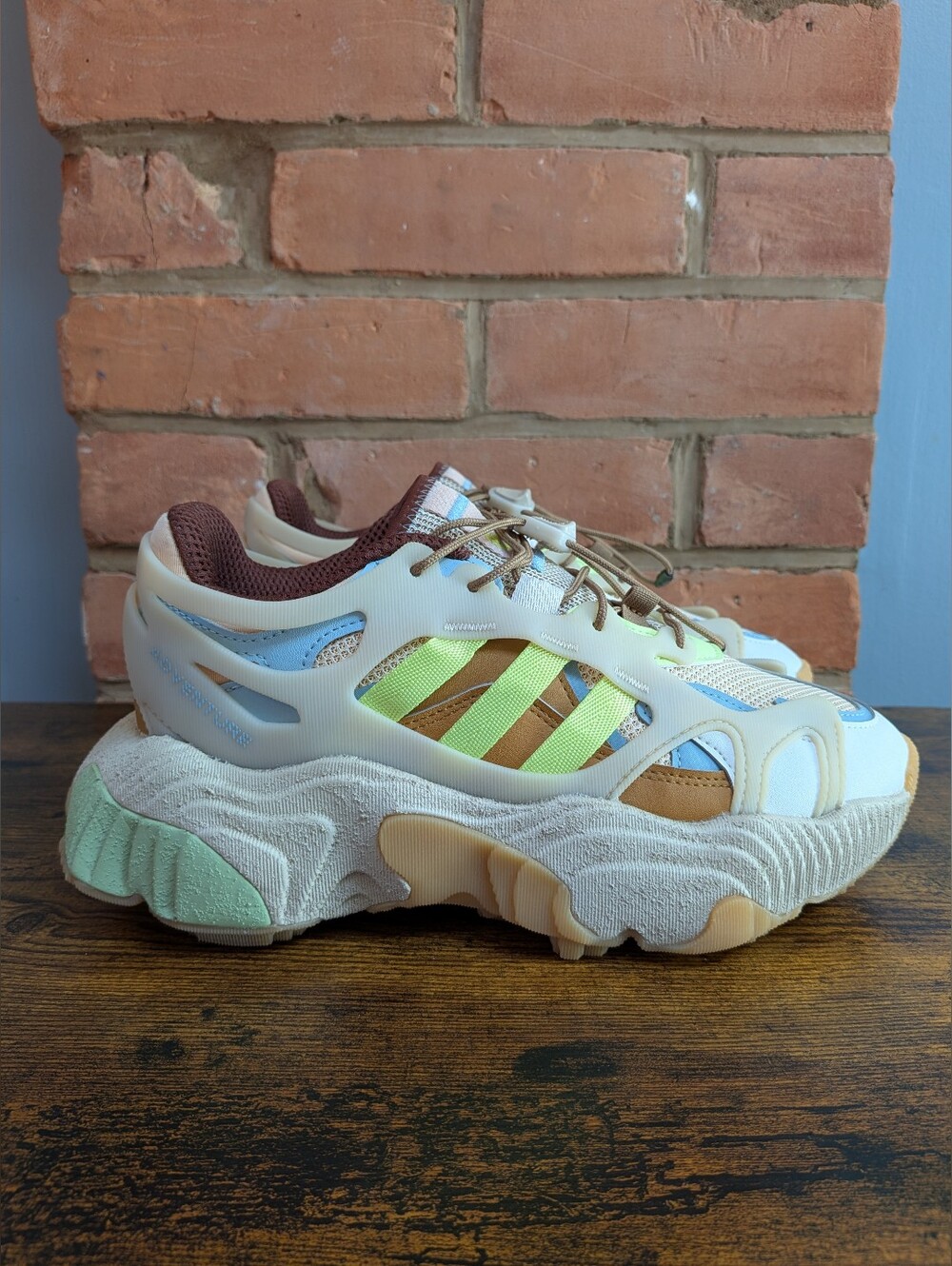 Adidas Roverend Adventure Sneakers In Clay Brown Men's Size 6.5 US (Women's 7.5)